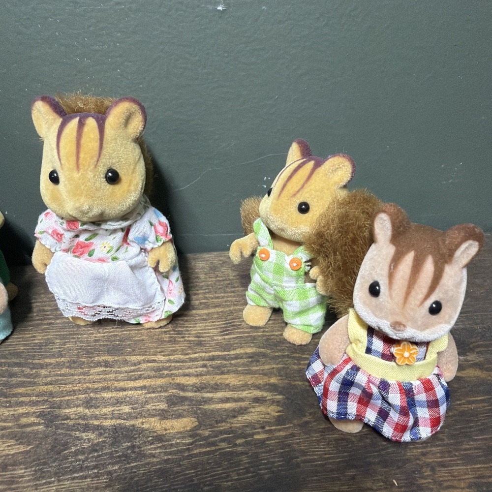 Rare Calico Critters Furbanks Squirrel Family Of 6 All Clothed And Beautiful - Picture 3 of 4